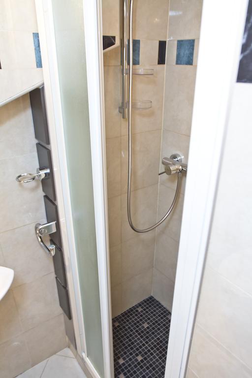 Studio Toma With Private Parking Place Шибеник Номер фото